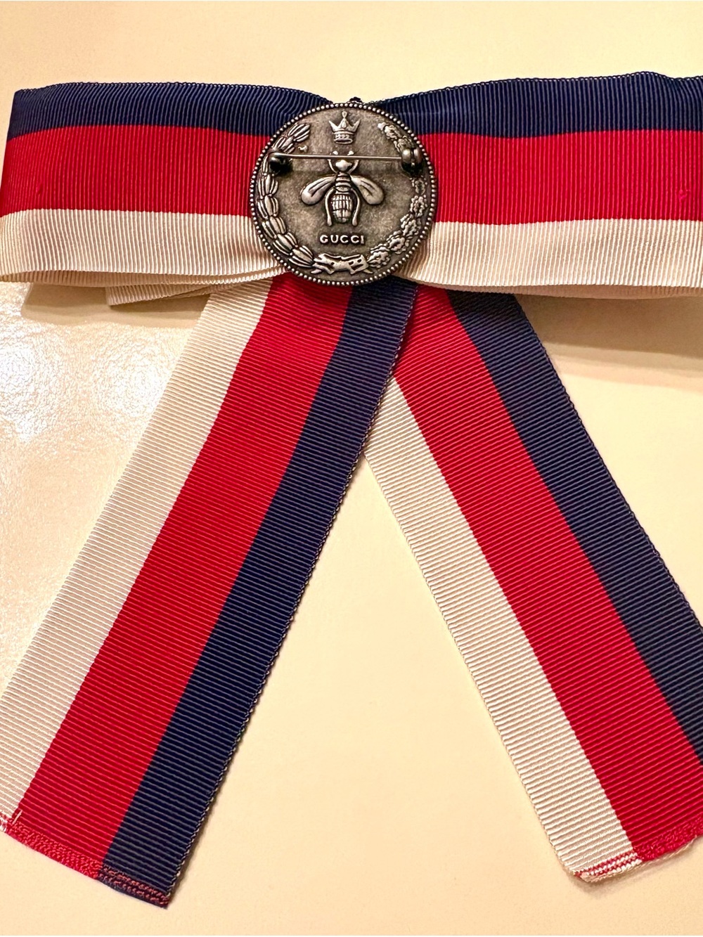 Gucci Web Grosgrain Bow Brooch Red White Blue Bee Medallion Alessandro Michele - Picture 4 of 5